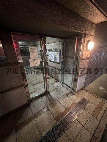 杉並区方南１丁目の賃貸マンションのエントランス