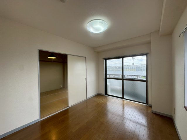 田口ビルの洋室