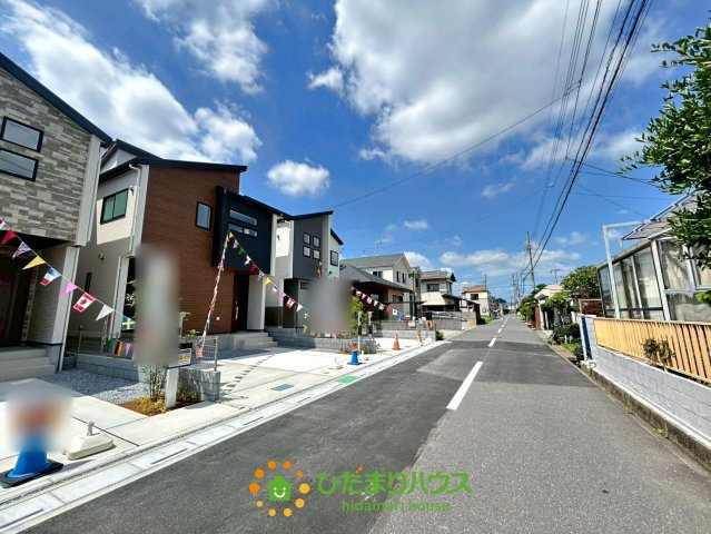 久喜市栗原４丁目　新築一戸建て　02の前面道路含む現地写真