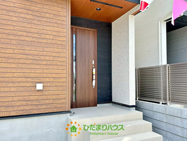 久喜市栗原４丁目　新築一戸建て　02の玄関