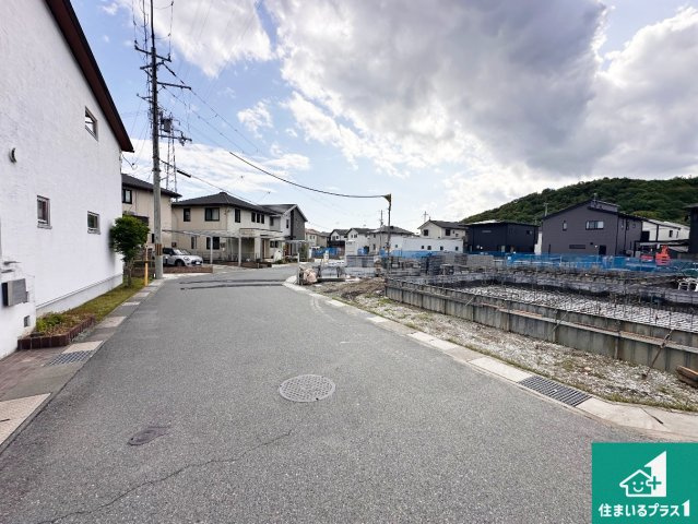 姫路市町坪　新築一戸建ての前面道路含む現地写真|周辺は落ち着いた街並みの住宅地！子育てがしやすい住環境です！まだ未完成ですが、現地でしかわからない事もございます。是非一度ご覧ください。