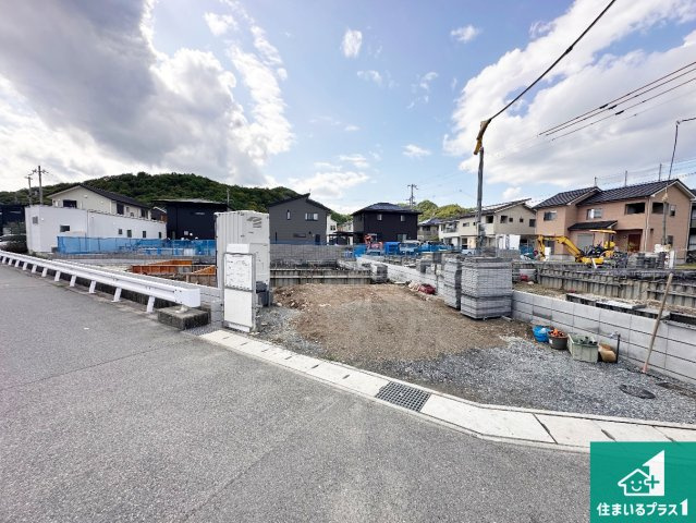 姫路市町坪　新築一戸建ての外観|周辺は落ち着いた街並みの住宅地！子育てがしやすい住環境です！まだ未完成ですが、現地でしかわからない事もございます。是非一度ご覧ください。