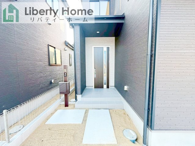つくばみらい市伊奈東　新築戸建　B号棟のエントランス