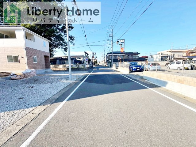 下妻市下妻丁第4　2号棟　新築戸建の前面道路含む現地写真
