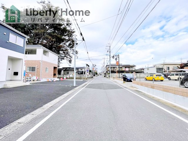 下妻市下妻丁第4　2号棟　新築戸建の前面道路含む現地写真