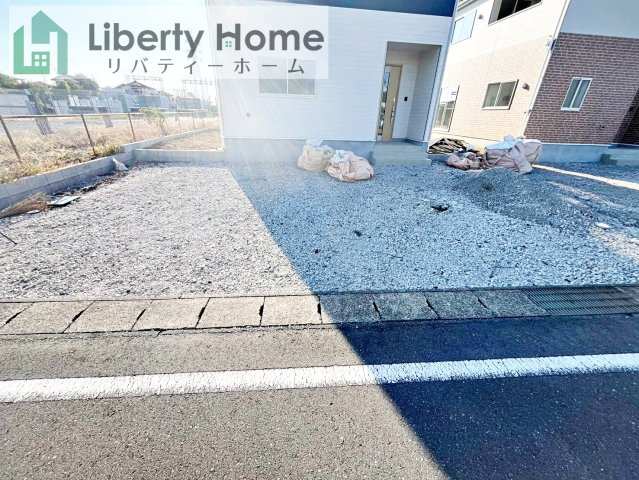下妻市下妻丁第4　2号棟　新築戸建の前面道路含む現地写真