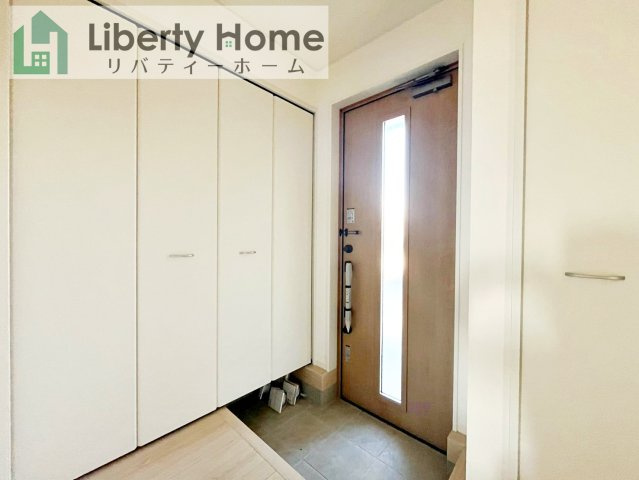 下妻市下妻丁第4　2号棟　新築戸建の玄関