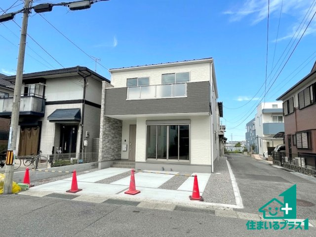 ★19(土)～23(祝)現地見学可能！★大津市本堅田　限定1邸の前面道路含む現地写真|周辺は閑静な住宅街！前面道路広々で車の出し入れも便利です。駐車が苦手な方でも安心して車庫入れできます！