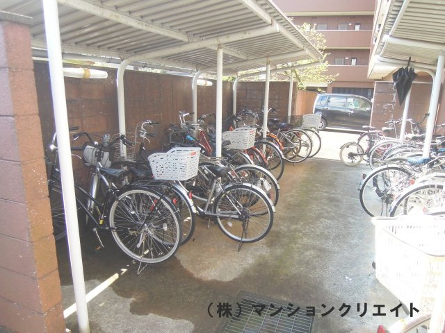信開トピア足羽(投資)の駐輪場|駐輪場