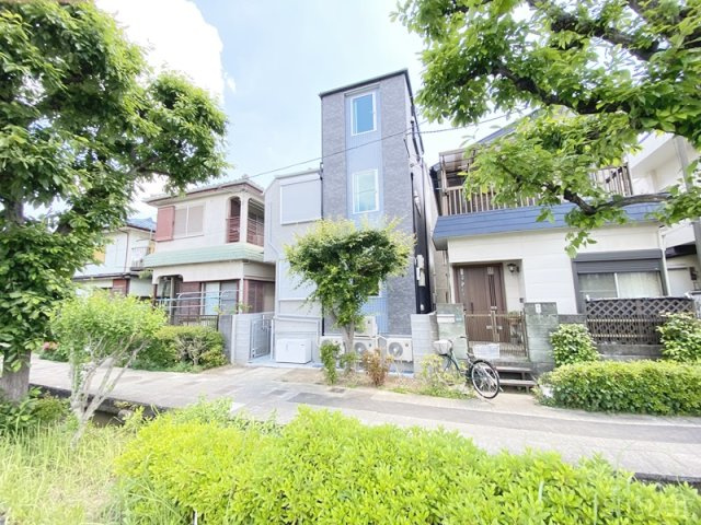 江戸川区北小岩６丁目のアパートの外観|周辺は緑が多く、落ち着いた住環境です。