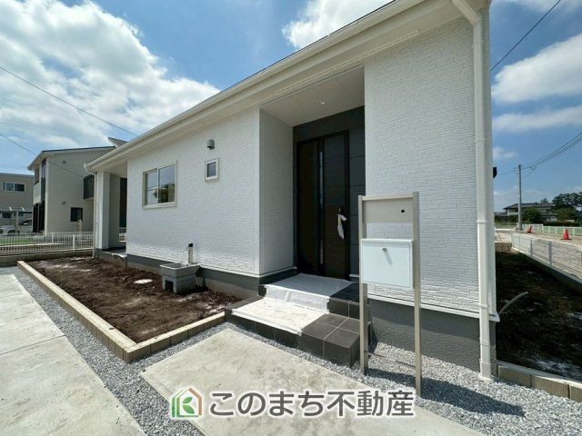 LiveleGarden.S宇都宮市中里町第5の玄関|玄関周りは家の顔！スタイリッシュな玄関が特徴です！
