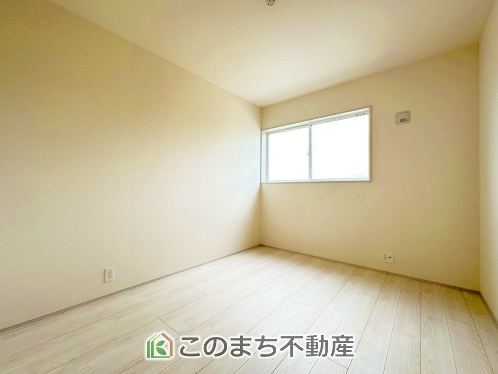 LiveleGarden.S宇都宮市中里町第5の洋室|洋室はお手入れのしやすいフローリング仕様です。普段はフロアモップなどを使って、簡単にお掃除していただけます◎
