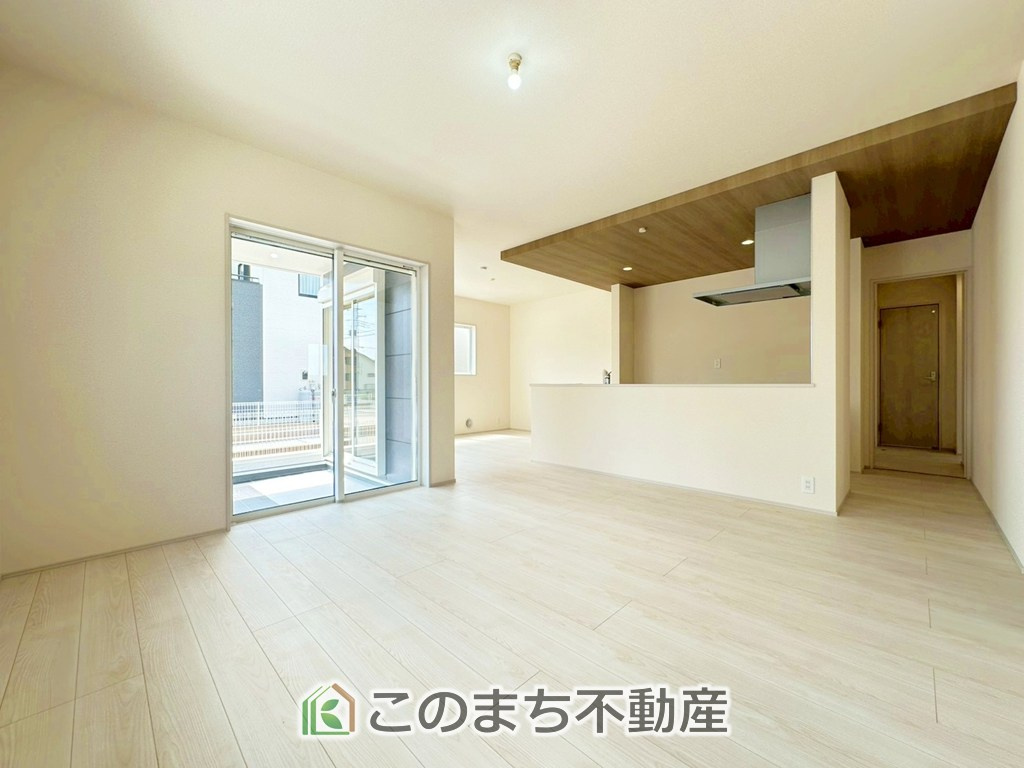 LiveleGarden.S宇都宮市中里町第5の居間・リビング|オープンでのびやかな空間を生み出す、こだわりの広がりとゆとり。家族と過ごす時間を大切にしたい方にぴったりの明るくゆとりある住空間です。
