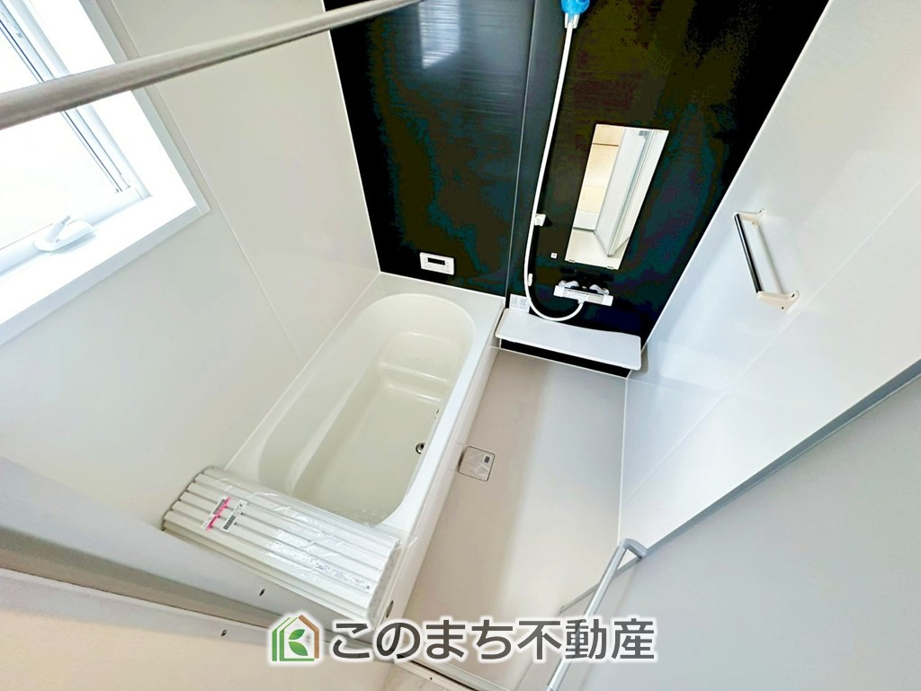 LiveleGarden.S宇都宮市中里町第5の浴室|"ゆったり１坪バスには換気・乾燥・暖房機能付き！！
大人も足を伸ばせるゆったり浴槽！！
ご家族皆さんで入っても、一人でゆっくり入っても一日の疲れを癒してくれるお風呂です！！"

