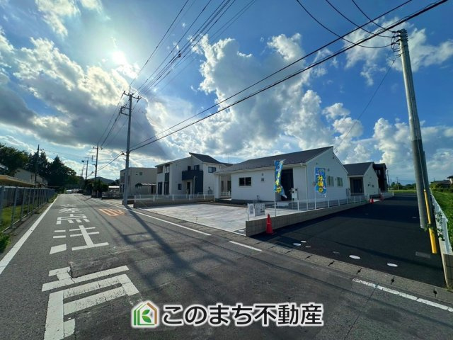 LiveleGarden.S宇都宮市中里町第5の前面道路含む現地写真|前面道路は交通量が少なく、運転が苦手な方でも落ち着いて出し入れ出来ます☆
