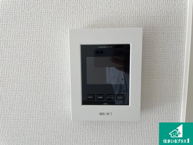 大津市本堅田　第1期　新築一戸建ての防犯設備|カラーモニターインターホン！声だけでなく来訪者の姿や顔がモニターで確認できるので、小さなお子様がいらっしゃるご家庭でも安心できます！