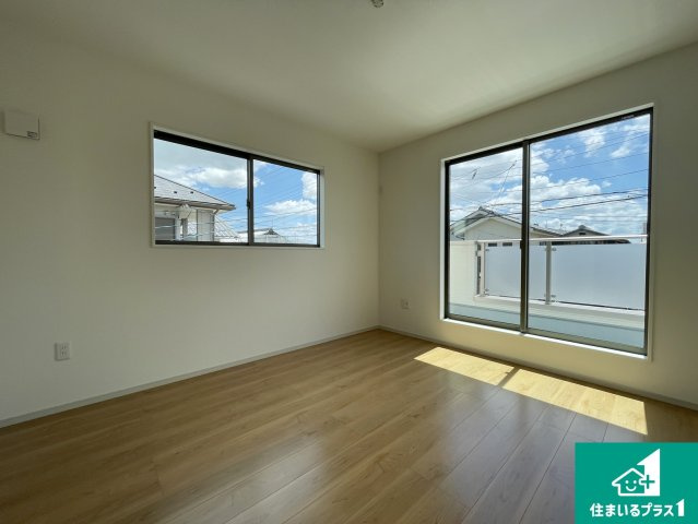 大津市本堅田　第1期　新築一戸建ての洋室|収納スペースが充実しているので子供の成長に合わせてたくさん収納ができます！家族構成に合わせた様々な活用ができる収納！