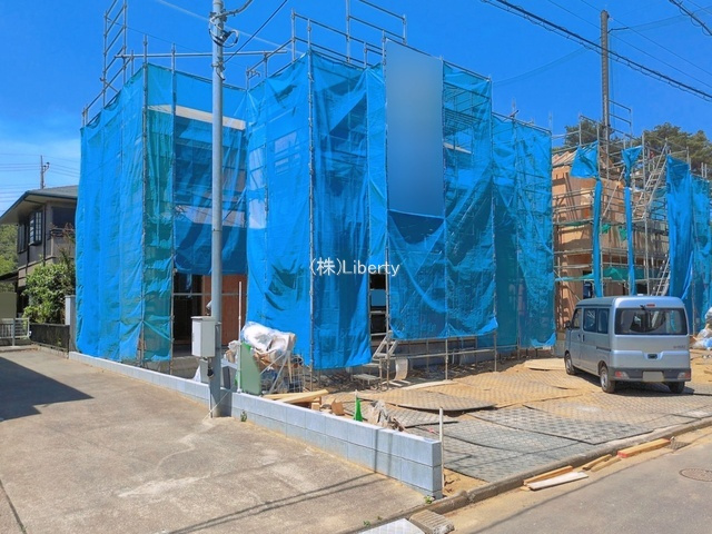 つくばみらい市伊奈東　新築戸建　A号棟の前面道路含む現地写真