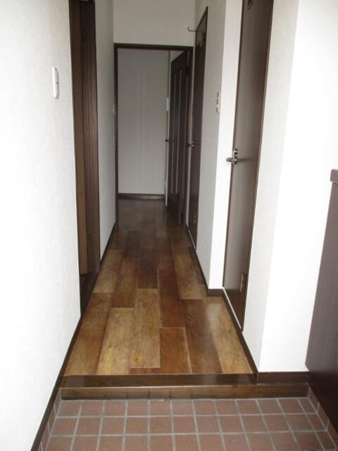 鴨志田第一ビルの玄関