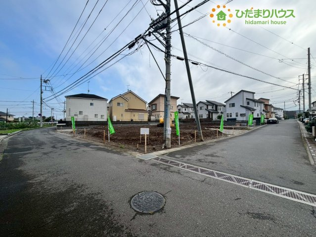 鴻巣市天神2期　売地　07の前面道路含む現地写真