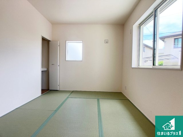 姫路市町坪　新築一戸建ての和室|一室あると便利な和室は客間としてだけでなく、小さなお子様のプレイルームや食後のくつろぎスペースとしてもご利用いただけます。収納もついていますので大活躍間違いなし！