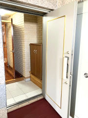 【玄関】 | ファーストステージ成田 | 現況を優先してください。