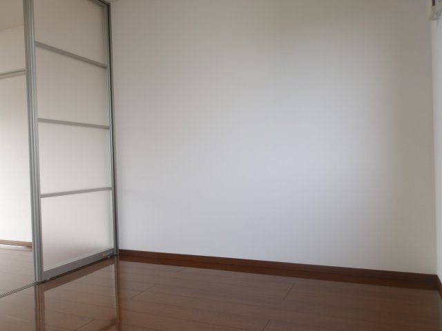 【洋室】 | レストヴィラージュB棟 | 個人の部屋や寝室として使える洋室です