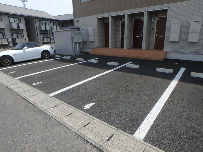ファミィーユ Ｋの駐車場