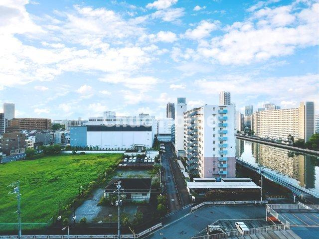 ルネプライディアの展望|手を伸ばせば、ふれることが出来そうな環境が、そのままインテリアになったような印象です。その豊かな眺望にふさわしい空間には、通風・採光にも優れ、心地よい光と風があふれています