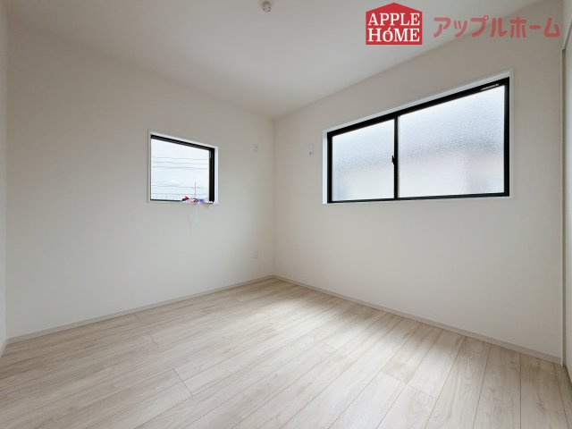 [新築住宅] 坂戸市柳町 5期 全1棟の洋室|２階居室は収納あり！たっぷりある収納活用でお部屋もキレイを保てます♪