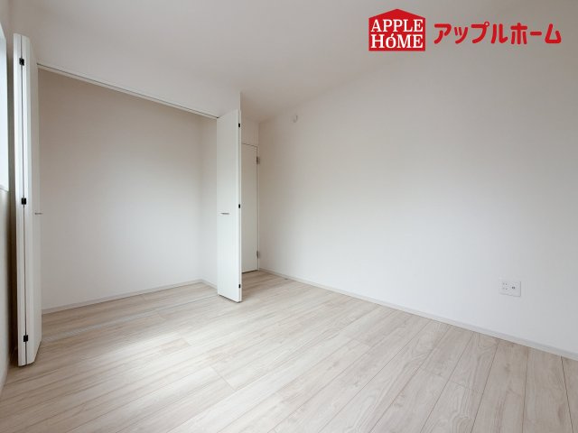 [新築住宅] 坂戸市柳町 5期 全1棟の洋室|２階居室は収納あり！たっぷりある収納活用でお部屋もキレイを保てます♪