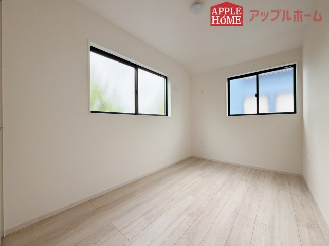 [新築住宅] 坂戸市柳町 5期 全1棟の洋室|２階居室は収納あり！たっぷりある収納活用でお部屋もキレイを保てます♪