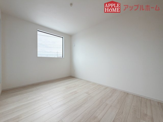 [新築住宅] 坂戸市柳町 5期 全1棟の洋室|２階居室は収納あり！たっぷりある収納活用でお部屋もキレイを保てます♪