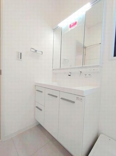【独立洗面台】 | 【仲介手数料０円】座間市相武台3丁目　中古一戸建て | 座間市相武台3丁目　中古一戸建て