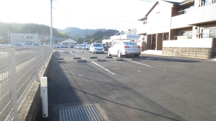【駐車場】