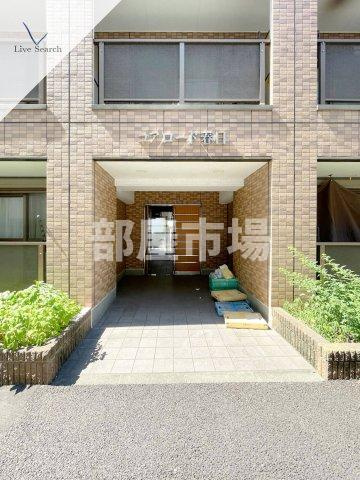 コアロード春日のエントランス