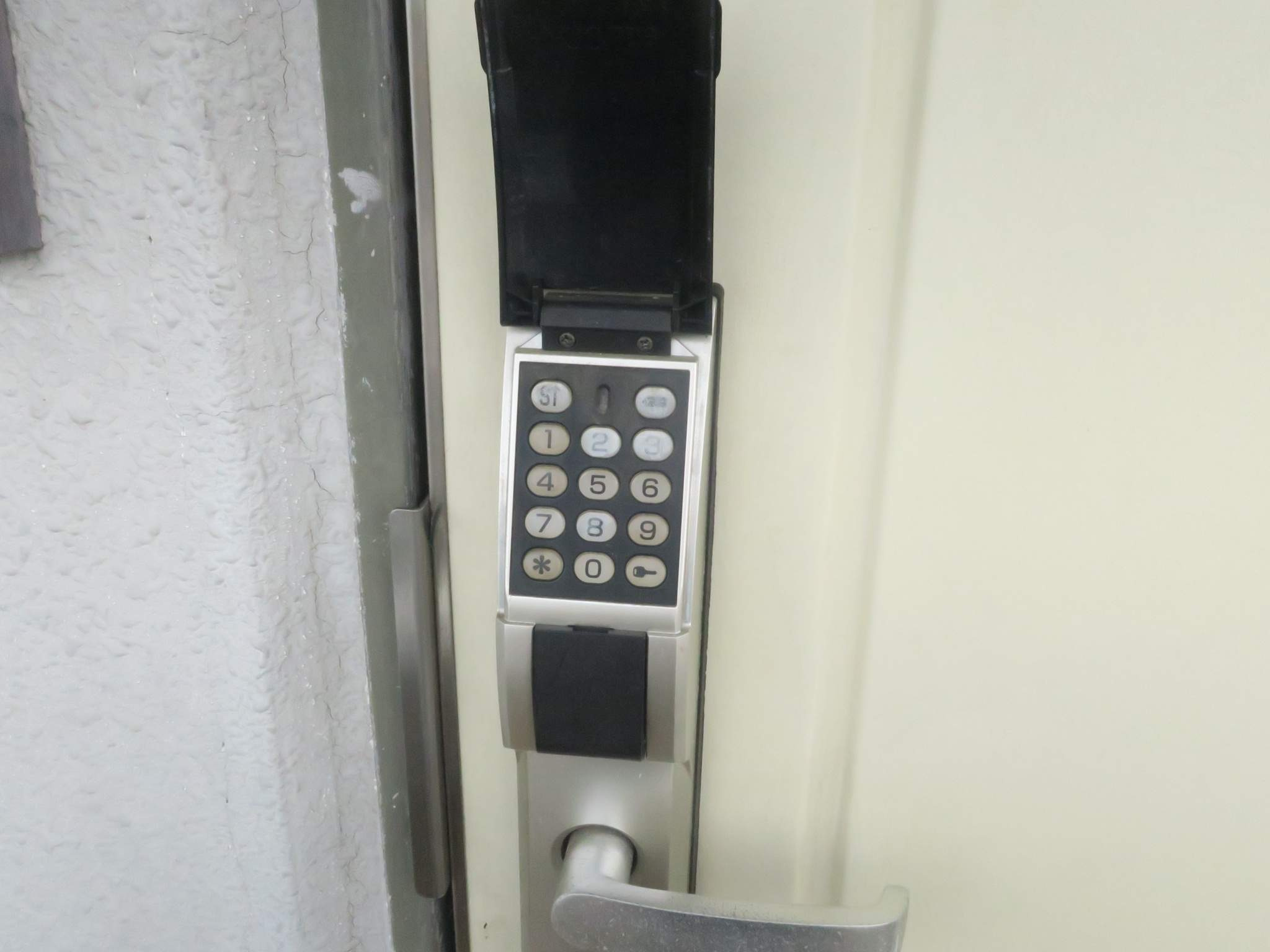 あけぼのハイツのセキュリティ|電子ロックなので鍵を持ち歩く必要がありません