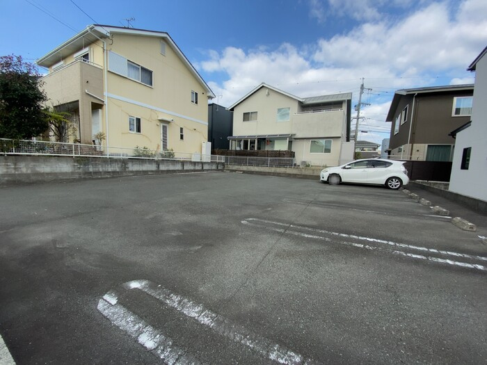 ウィットビオトープの駐車場