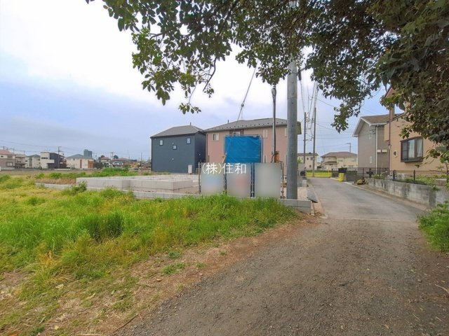 川越市上野田町の新築一戸建の前面道路含む現地写真