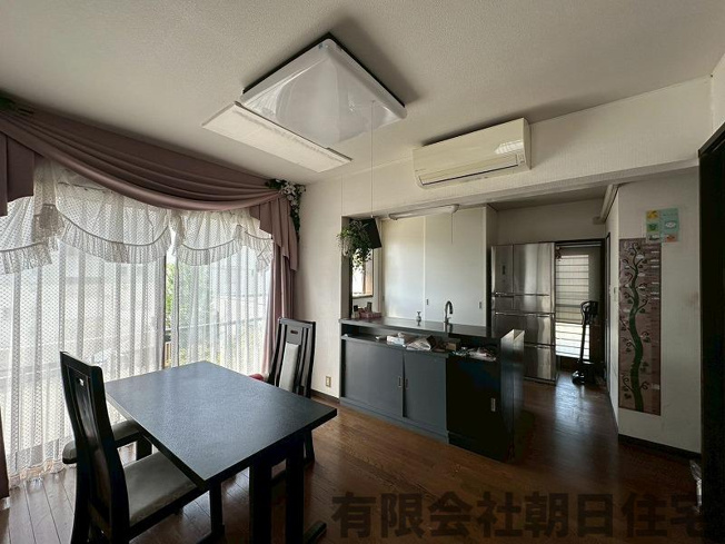 【居間・リビング】 | 内中原町中古戸建 | おしゃれな居間です