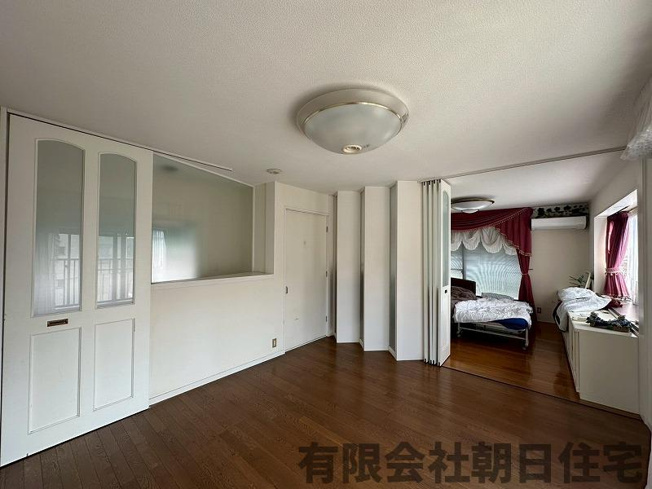 【洋室】 | 内中原町中古戸建 | 広々とした洋室です
