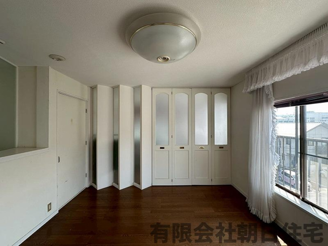 【洋室】 | 内中原町中古戸建 | 広々とした洋室です
