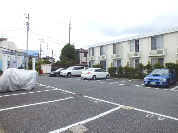 レオパレスシャトーＡの駐車場