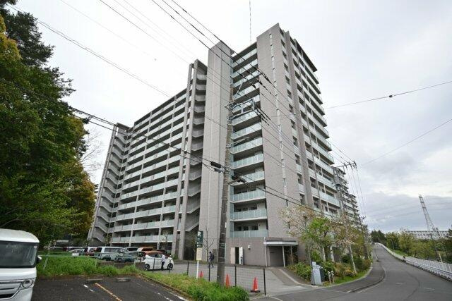 多摩市諏訪２丁目の賃貸マンションの外観