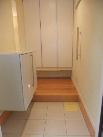 エコリビングステージ小金井の玄関|写真は他室