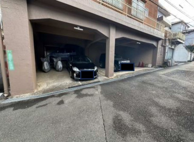 日野市三沢３丁目のアパートの駐車場