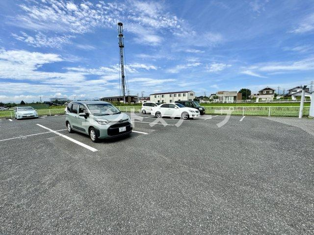 カーサアネーロの駐車場|高崎、前橋、伊勢崎エリアのお部屋探しはエンドスケープまで！お客様の理想お聞かせ下さい♪