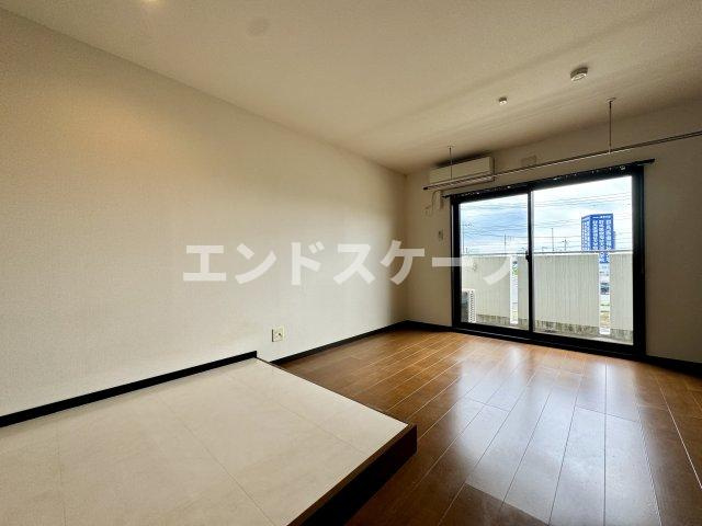 カーサアネーロの居間・リビング|高崎、前橋、伊勢崎エリアのお部屋探しはエンドスケープまで！お客様の理想お聞かせ下さい♪