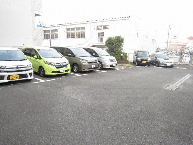 グランドメゾンの駐車場