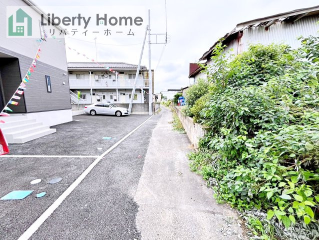 古河市中田第6　新築戸建　1号棟の前面道路含む現地写真